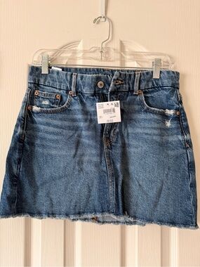 American Eagle Distressed Denim Mini Skirt Size 4 NWT